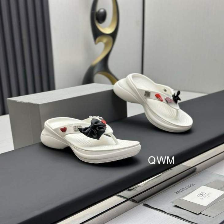 Picture of Balenciaga Slippers _SKUBalenciagasz35-42WM07013395